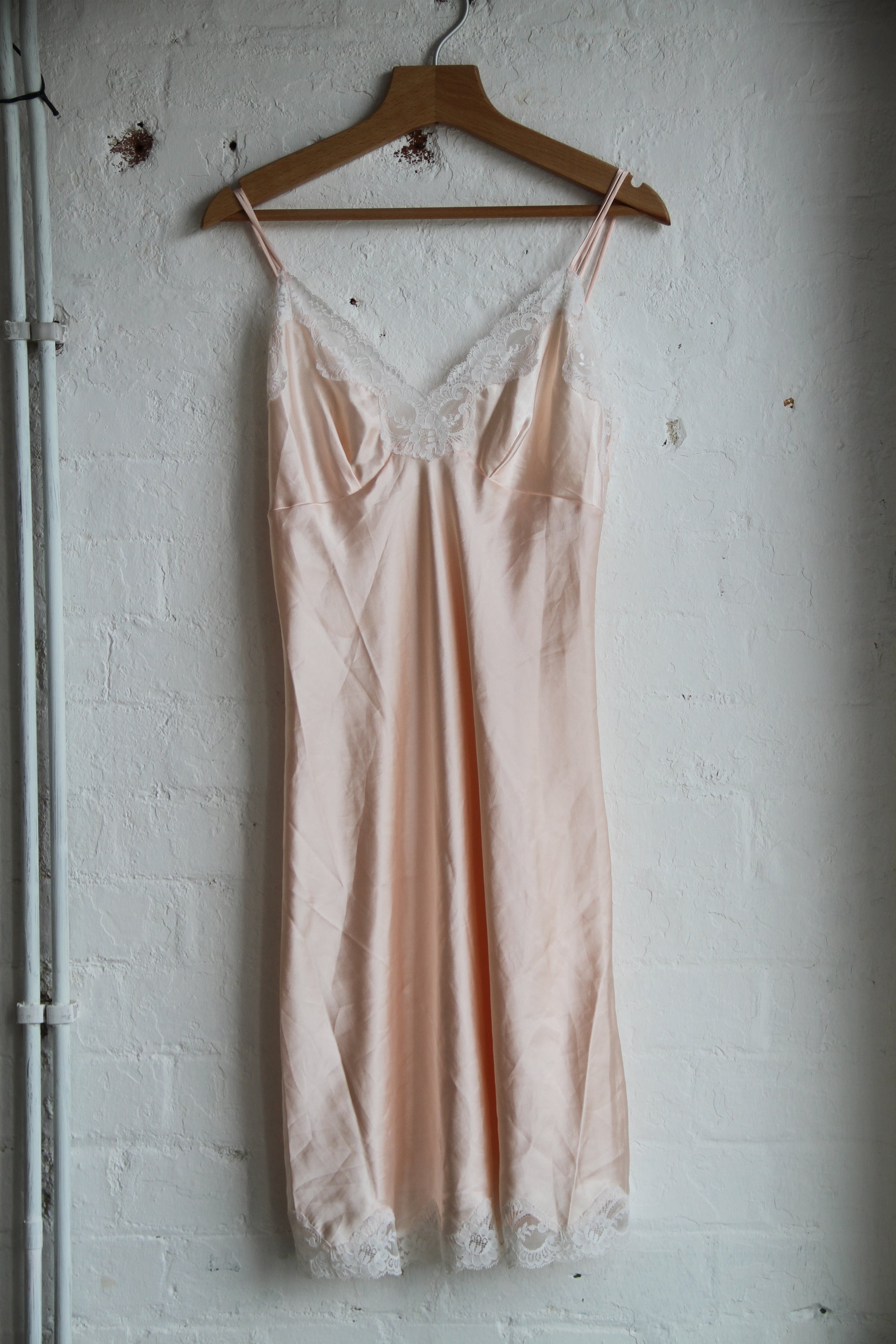 VINTAGE PEACH LACE MINI SLIP