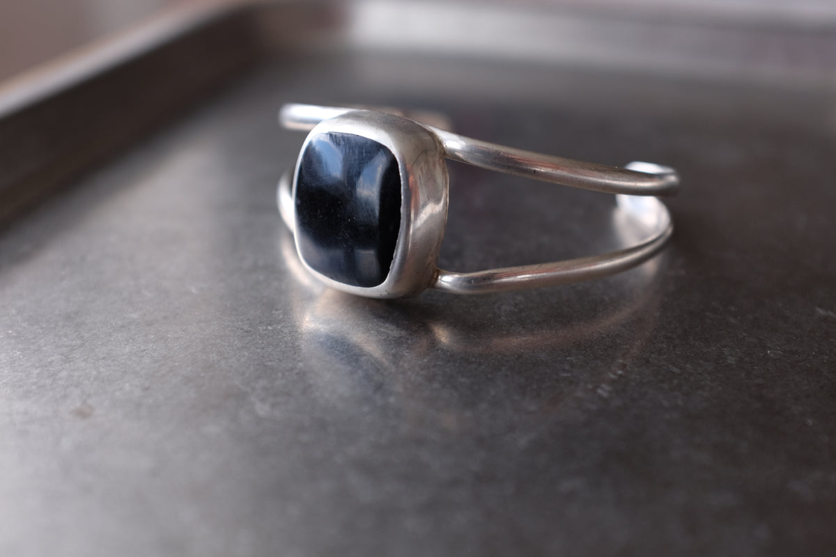 Onyx Open Cuff