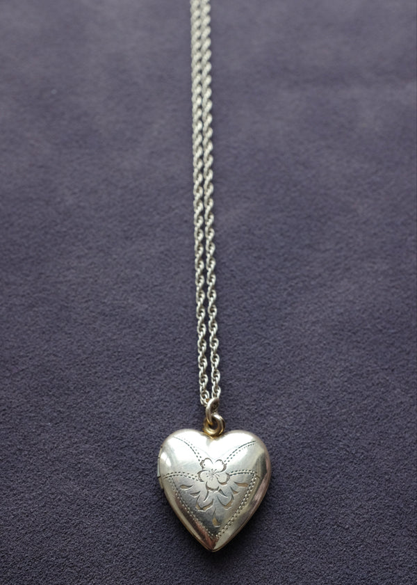 9CT GOLD FLORAL ENGRAVED HEART LOCKET