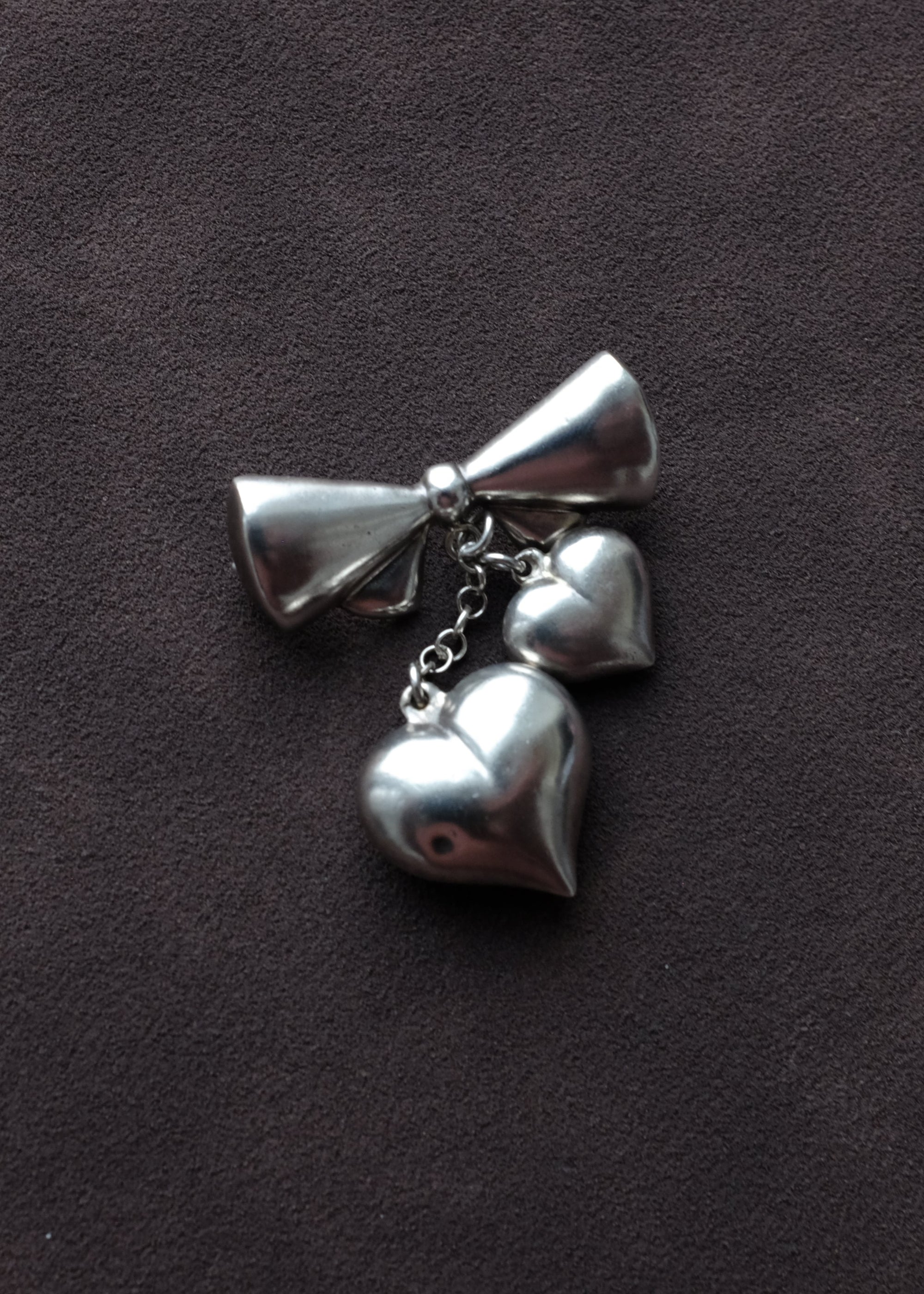 STERLING SILVER BOW HEART DROP BROOCH