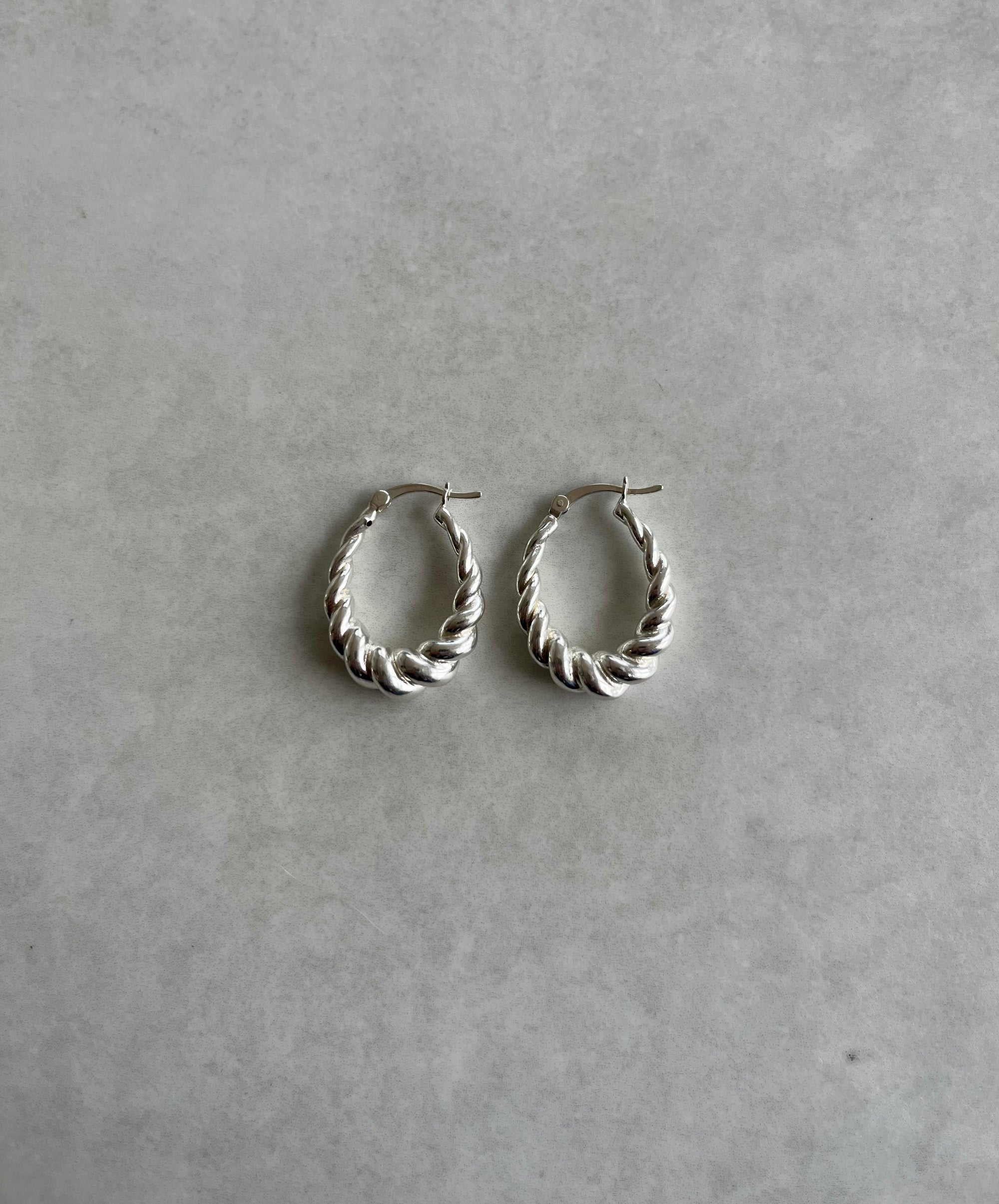 Twisted Medium Hoops