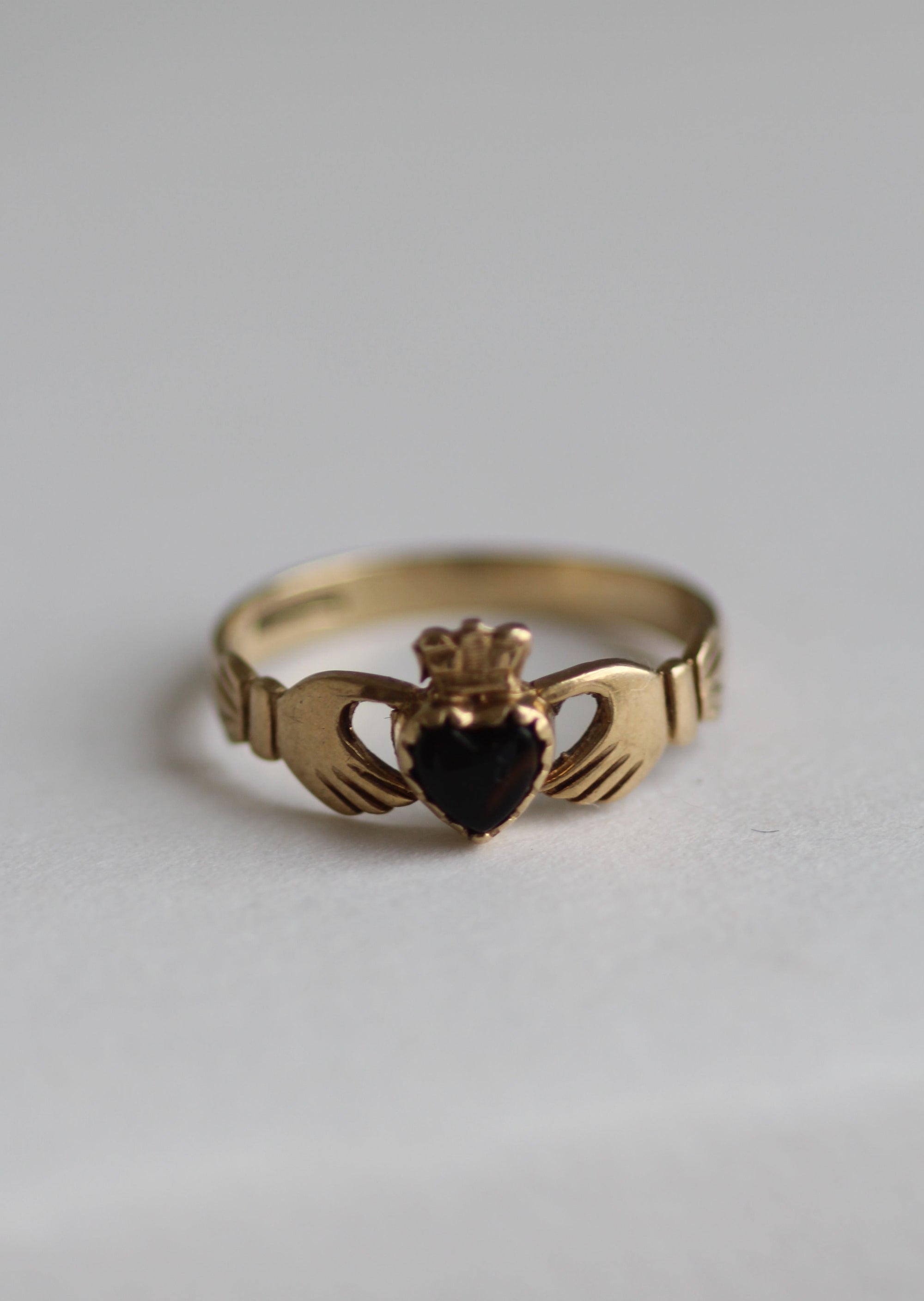 9CT GOLD VINTAGE CLADDAGH RING