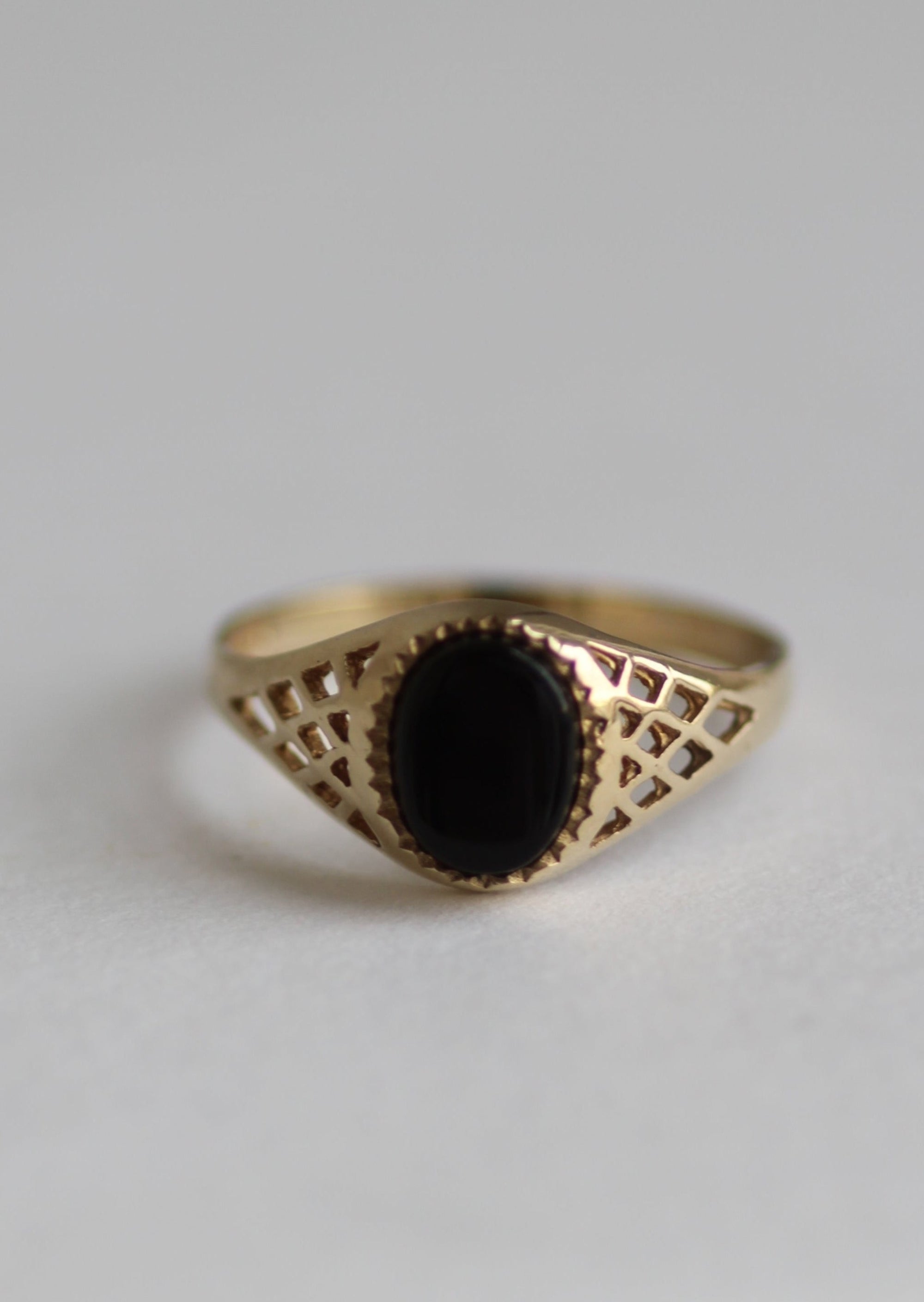 VINTAGE GOLD ONYX PINKY RING