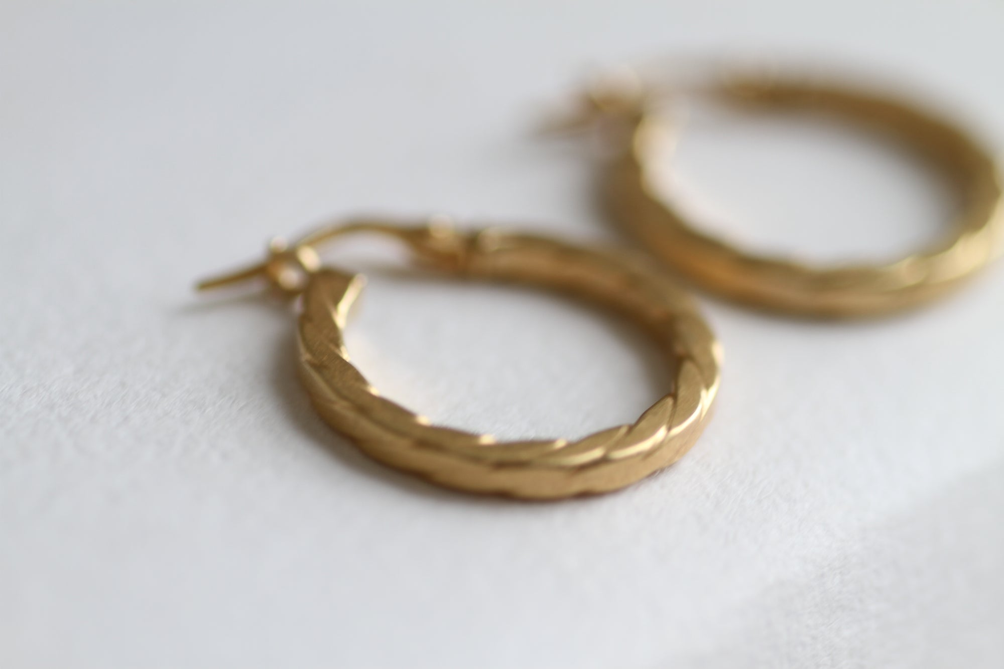 9CT GOLD VINTAGE TWIST TEXTURED HOOP