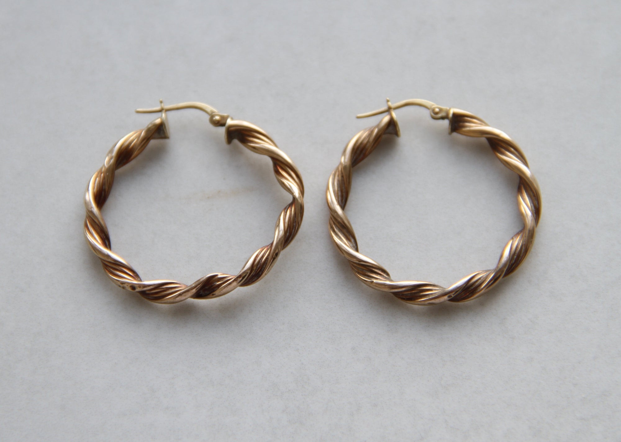 VINTAGE 9CT GOLD TWISTED HOOPS