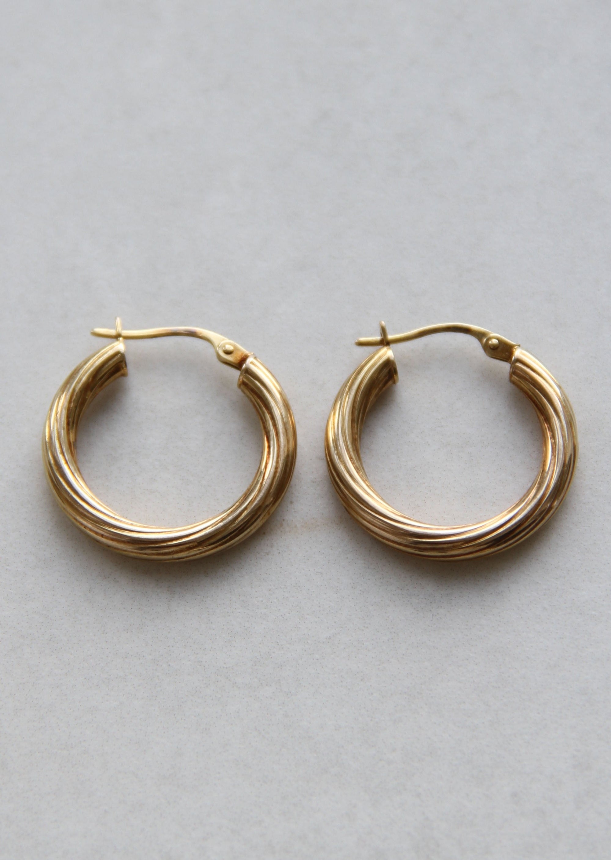 VINTAGE 9CT GOLD CIRCULAR EVERYDAY TWIST HOOPS