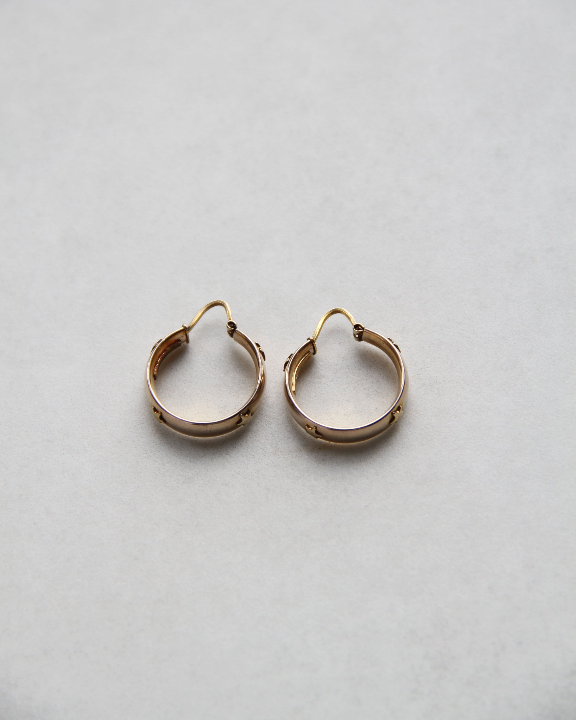 VINTAGE 9CT GOLD STAR EMBOSSED HOOPS