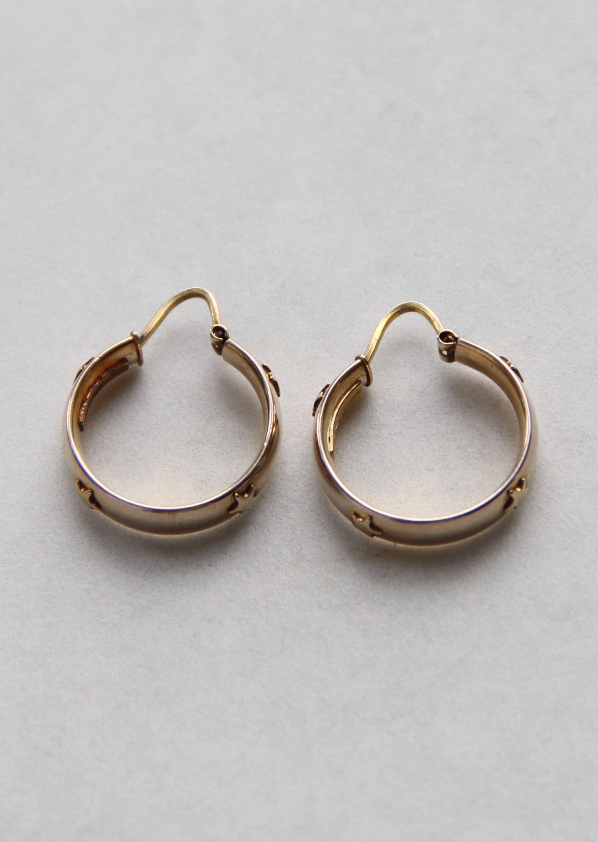 VINTAGE 9CT GOLD STAR EMBOSSED HOOPS