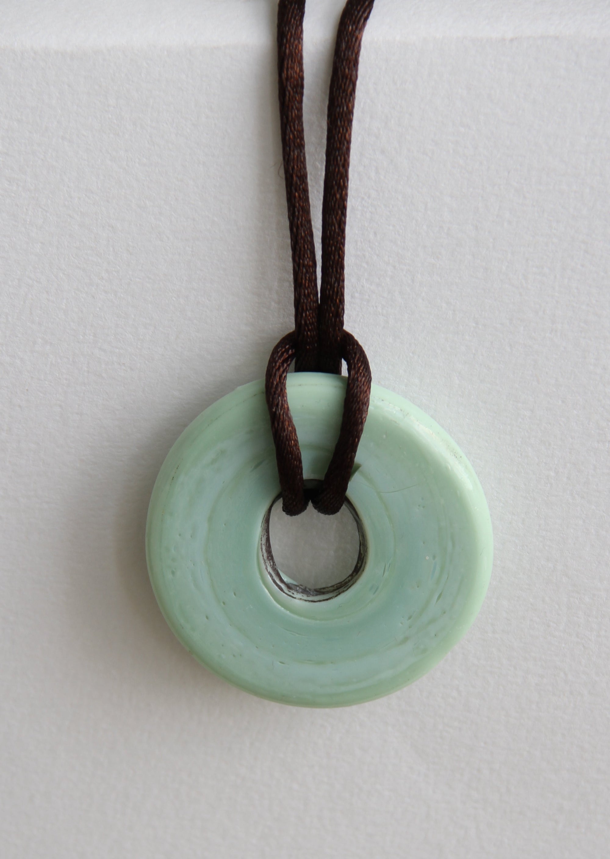 GREEN GLASS TURQUOISE CIRCLE PENDANT