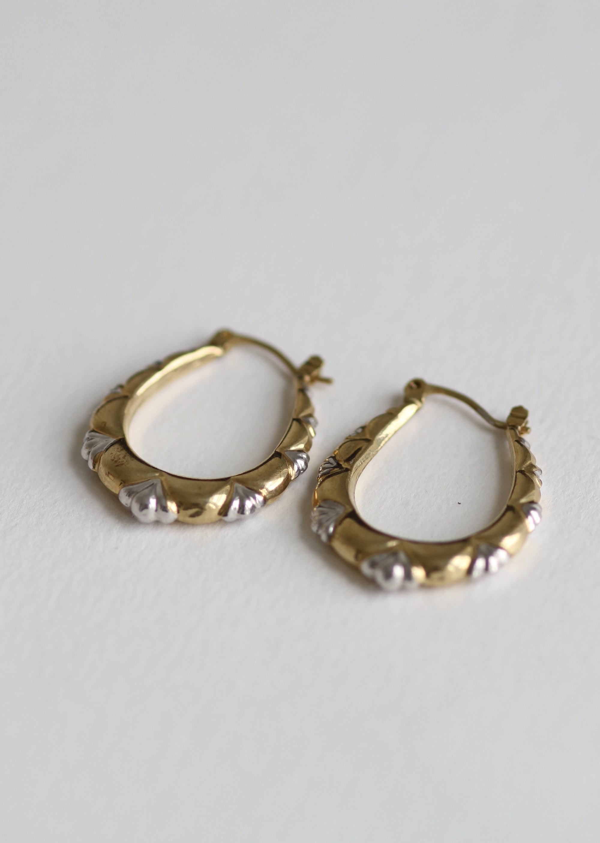 VINTAGE 9CT GOLD CEROLE MIX METAL OVAL HOOPS