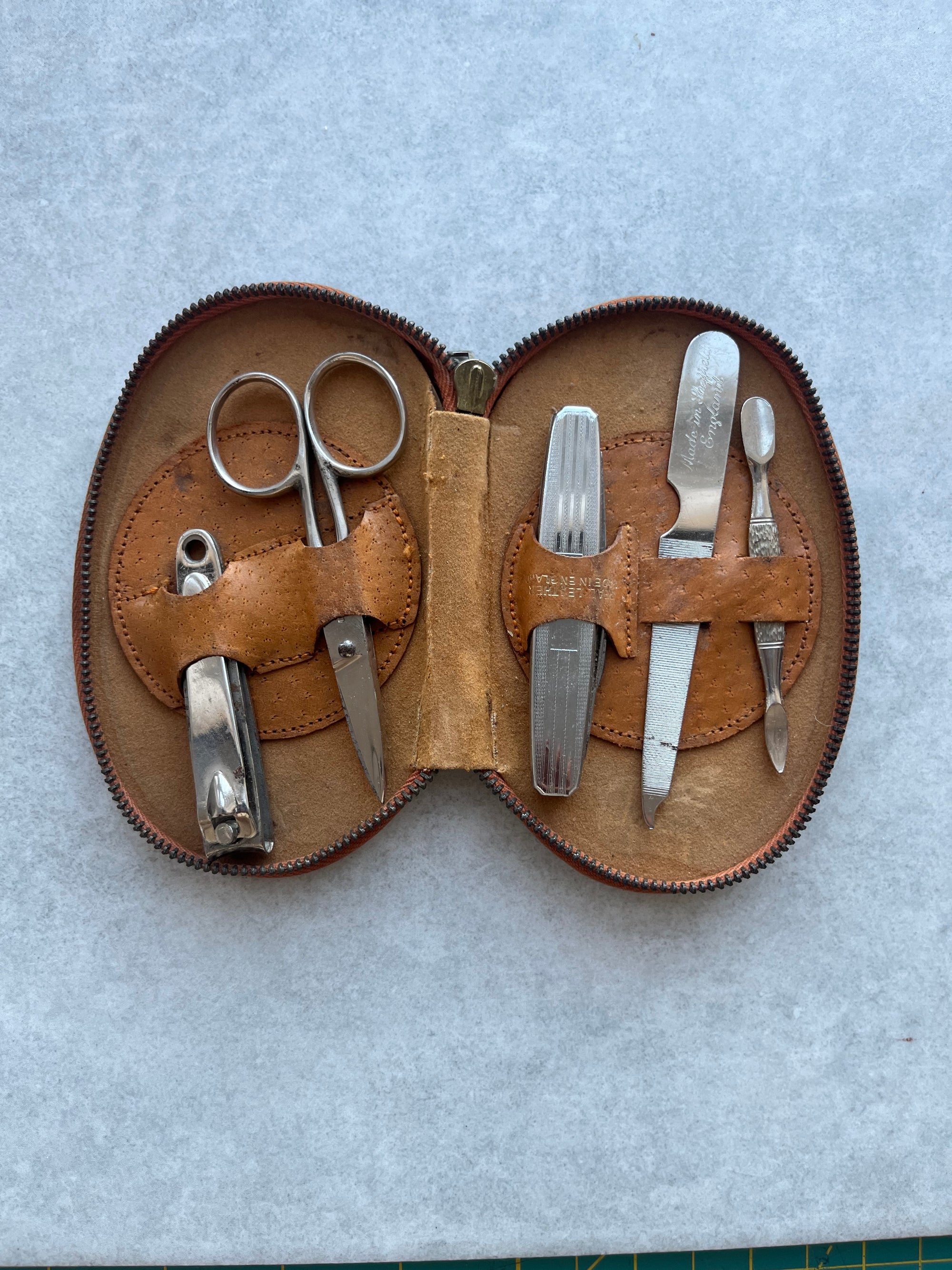 VINTAGE LEATHER MANICURE SET