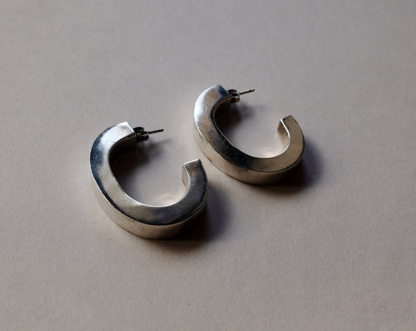 Statement Curved Huggies