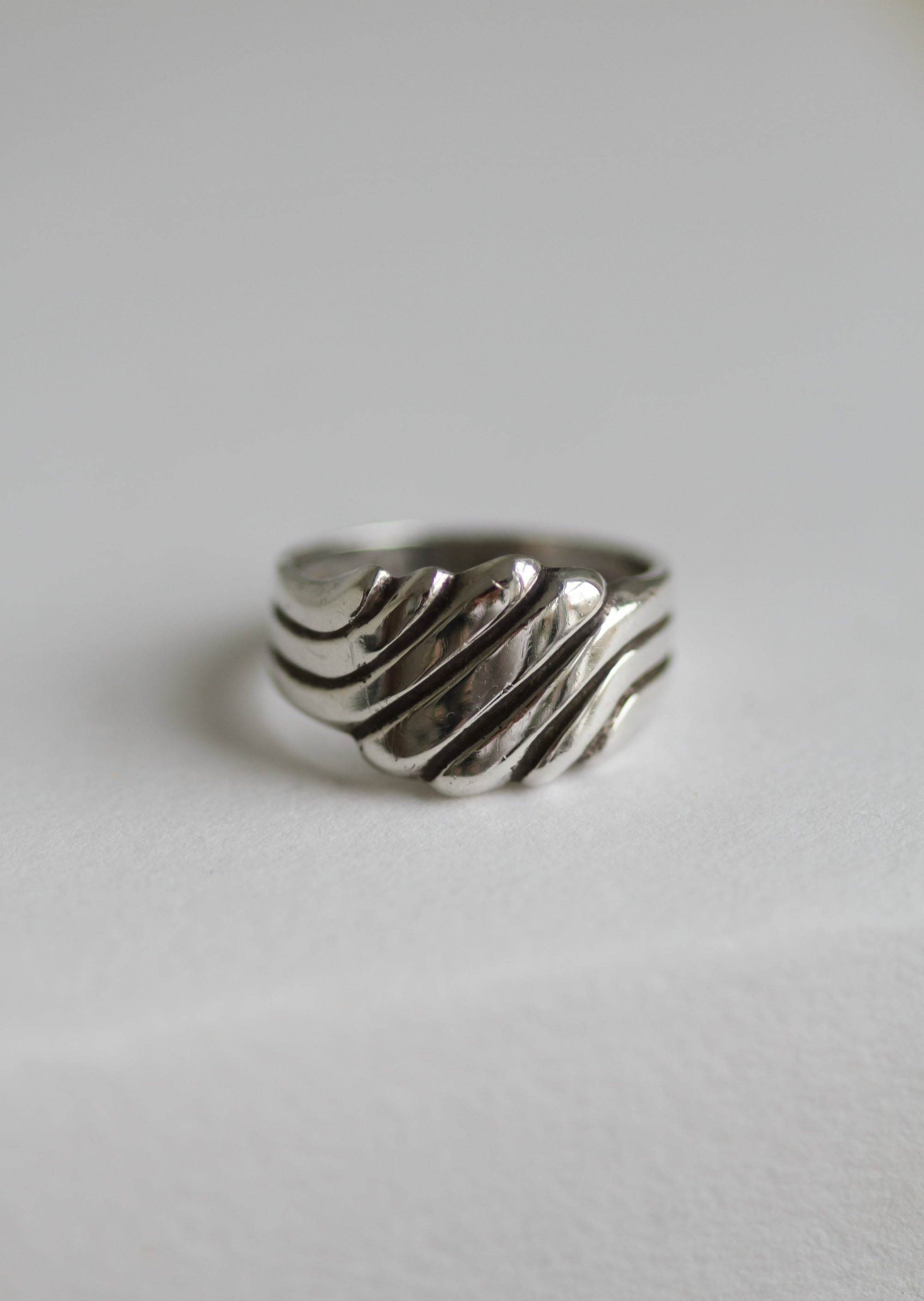 STERLING SILVER INDENTED LINED SIGNET RING