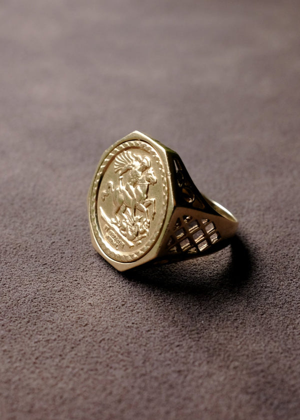 9CT GOLD SOVEREIGN STYLE ST GEORGES RING